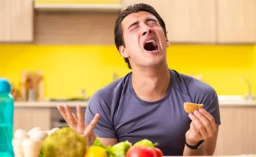 Дәрігерлер ашқарынға жеуге болмайтын тағамдарды атады