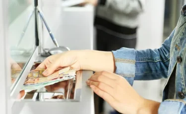 Кыргызстан вводит новые правила для обменников: что учитывать гражданам Казахстана