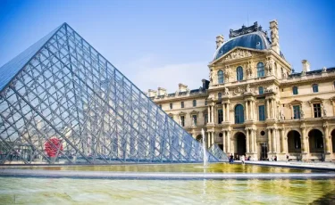 Французские следователи нашли гараж, где прятали украденные из Лувра реликвии