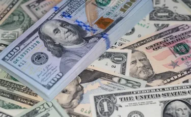 Покидает вершину: что происходит с долларом в Казахстане