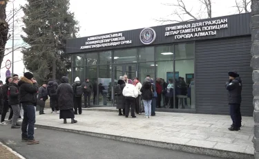 Ждут помощи и справедливости: сотни алматинцев отдали мошенникам миллиарды тенге