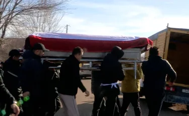 Мүрдені мәйітханада жудыруға мәжбүр болған: Шымкентте Нұрай Серікбайдың денесі жер қойнына тапсырылды