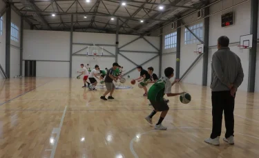 Атырауда 7-сынып оқушысы баскетбол залында ойнап жүріп, көз жұмды