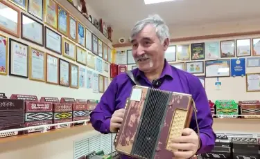 Целый оркестр в одном доме: как житель СКО превращает свою коллекцию в музей для детей