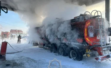 В Павлодаре загорелся бензовоз: мужчина получил ожоги