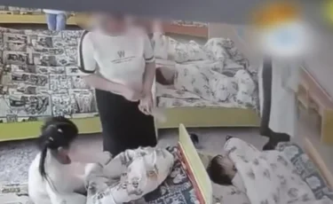 Шымкентте балабақша қызметкері бүлдіршіндерді инемен қорқытқан: қылмыстық іс қозғалды