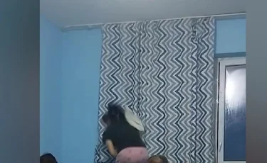 Баласын батареяға байлап ұрған әйел ата-ана құқығынан айырылуы мүмкін