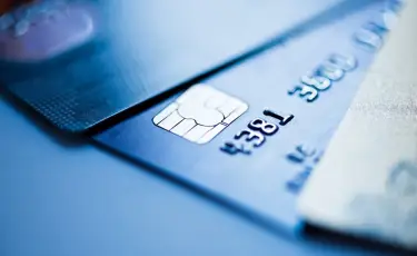 Финансовый лайфхак: почему нельзя хранить всю зарплату на карте