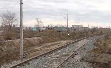 Детская шалость с риском для жизни: в Костанае родительницу оштрафовали после ЧП на железной дороге