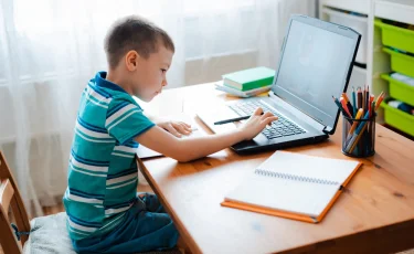 Морозы крепчают: казахстанские школьники в нескольких областях ушли на дистанционку