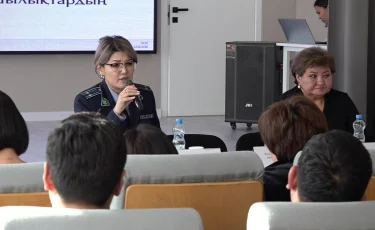 Сенім телефоны: Алматы мектептерінде жасөспірімдер арасындағы өзекті мәселелер талқыланды