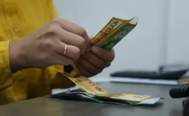 Қазақстанда қай мамандарға 1,8 млн теңгеге дейін жалақы ұсынылған