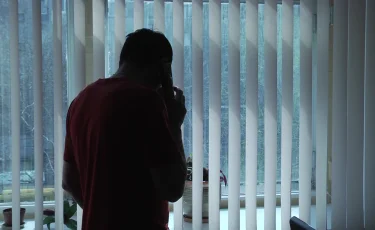 Полиция немесе банктен қоңырау шалу: мамандар алаяқтардың алдау тәсілдерін түсіндірді