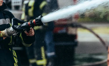 В Караганде во время пожара в 12-этажном доме погиб мужчина