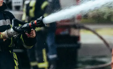 В Караганде во время пожара в 12-этажном доме погиб мужчина