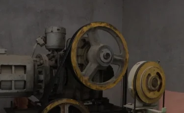 Опасный подъём: жители Атырау жалуются на небезопасные лифты