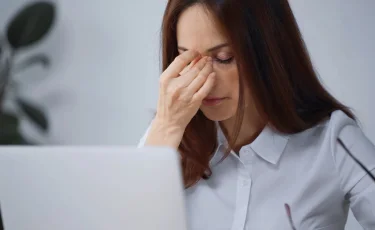 Почему устают глаза при работе за экраном