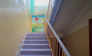 Опасная прогулка: два ребенка самостоятельно ушли из детсада и заблудились