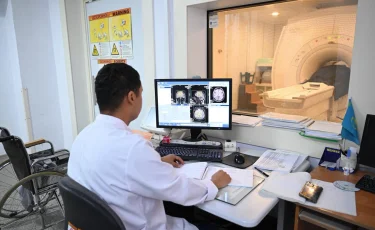 В Алматы обсудили меры по расширению охвата населения системой ОСМС