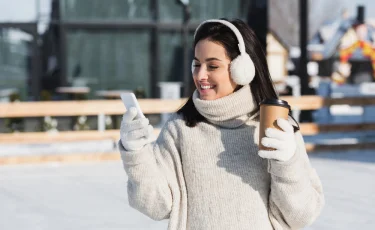 Почему зимой быстрее садится телефон и как этого избежать