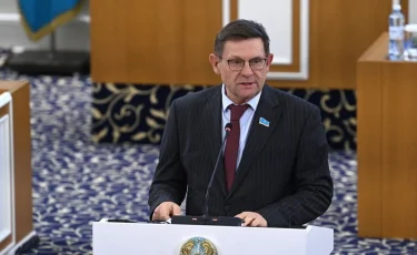 Депутат Пономарев: закрепляя в Конституции «Таза Қазақстан», мы сохраняем ответственность перед будущим поколением