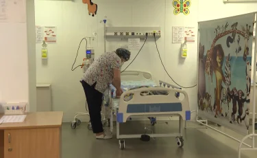 Таразда терезеден лақтырып жіберген екі баланың жағдай белгілі болды