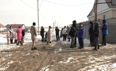 Более 10 лет без асфальта: сельчане Алматинской области ежедневно пробираются через грязь