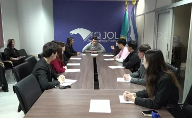 Конституция жобасы: Алматыда партия өкілдері студенттермен кездесті