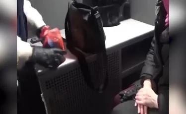 Не по назначению: содержимое дамской сумочки привлекло полицию Астаны