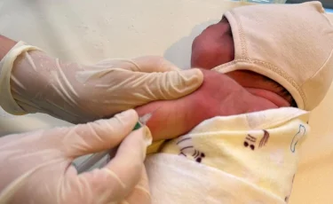 Дәрігер БЦЖ екпесін перзентханада алудың неліктен маңызды екенін түсіндірді