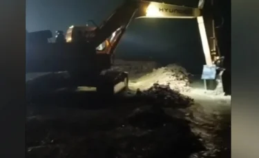 Ломать – не строить: в Шымкенте на реке Бадам разрушили бетонную дамбу