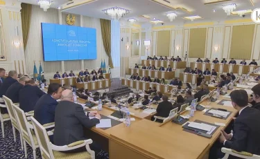 Многие казахстанцы пишут в поддержку новой Конституции — Ерлан Карин