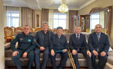 Военнослужащие Алматинского гарнизона поздравили 101-летнего ветерана войны