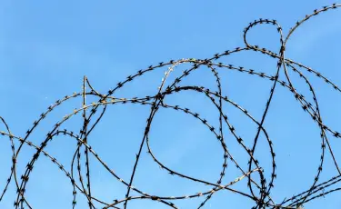 Подозреваемого в серийном мошенничестве экстрадировали в Казахстан