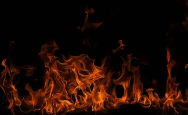 В СКО загорелась общественная баня: спасены посетители