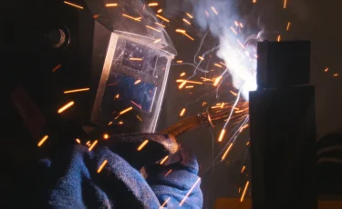 На улице Чокина в Алматы ведутся работы по восстановлению тепловой сети