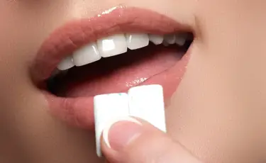 Сағыз шайнаудың пайдасы мен зияны қандай – дәрігер кеңесі