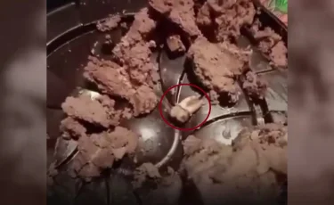 «Сладкий» скандал: в СКО мужчина обнаружил в торте зуб