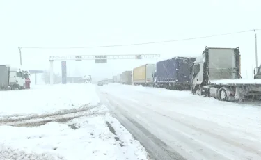 Метель и буран: на трассах Жамбылской области временно ограничили движение транспорта