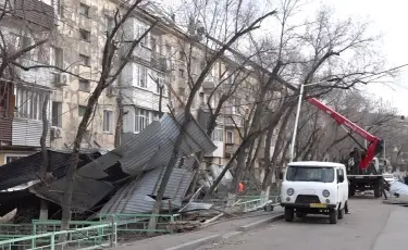 Разгул стихии: минувшей ночью на город Конаев обрушился ураган
