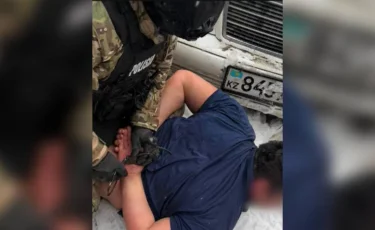 Воспользовались моментом: в Алматы обокрали девушку, которой стало плохо