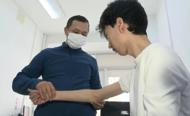 Опасная наледь: скользкие тротуары в Павлодаре обернулись настоящим испытанием для горожан