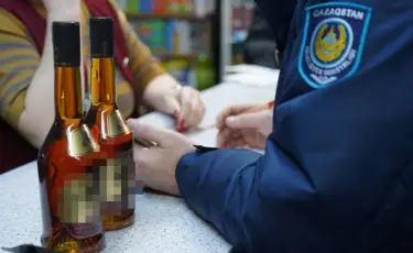 Продажа алкоголя вне закона: полиция выявила 47 нарушений в Алматы