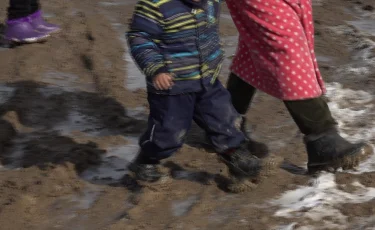 Батпаққа құлап қалды: Қаратөбе ауылындағы балалар мектепке бара алмай отыр