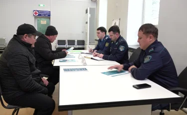 Заң және тәртіп: Алматыда жолаушыларға тегін құқықтық кеңес берілді