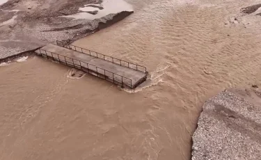 Проверка на прочность: в Туркестанской области из-за ливней разрушился мост