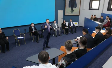 В диалоге со студентами прозвучала поддержка проекта новой Конституции