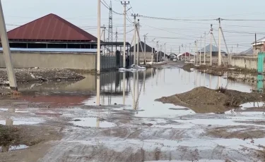 Таразда еріген қар суы көшелерді басып қалды