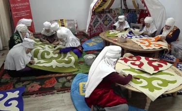 Әлемдік рекордтар кітабына алматылық аналар ерекше сырмақ ұсынбақ