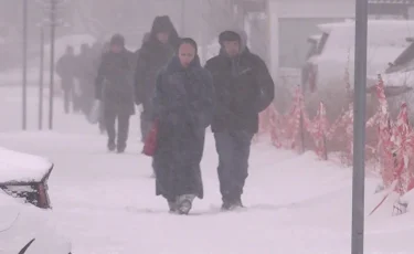 Елордада қар аралас жаңбыр жауып, арты көктайғаққа ұласты